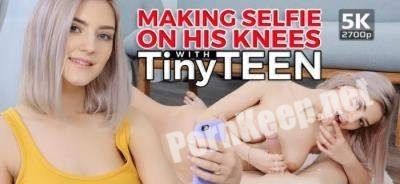 [Tmwvrnet] Tiny Teen - Making selfie on his knees [Oculus Rift, Vive] (UltraHD 4K 2700p, 5.69 GB)
