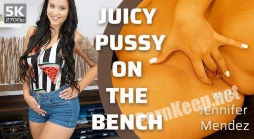 [TmwVRnet] Jennifer Mendez (Juicy Pussy on the Bench / 21.07.2019) [Oculus] (UltraHD 4K 2700p, 2.18 GB)