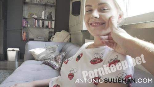 [Antoniosulieman] Emily Cutie - The 18 years old lost Russian girl (HD 720p, 2.05 GB)