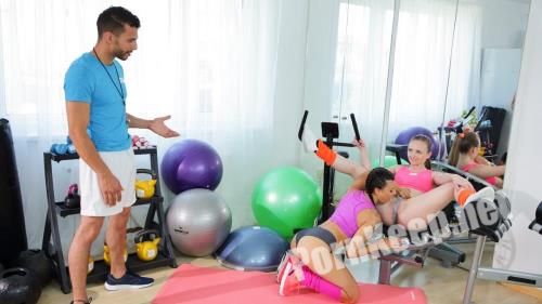 [FitnessRoom, SexyHub] Lillie Star, Lady Bug - Milf and petite nymph gym threesome (FullHD 1080p, 601 MB)