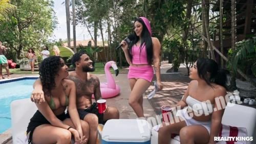 [MoneyTalks, RealityKings] Serena Santos, Kira Perez, Addison Vodka, Alix Avery, Bunny Fae - Wet And Wild (18.07.2024) (SD 480p, 721 MB)