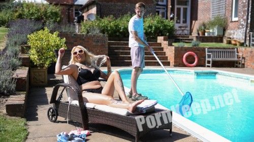 [BrazzersExxtra, Brazzers] Chloe Savage - Pushing The Pool Boy (26.10.2024) (SD 480p, 468 MB)